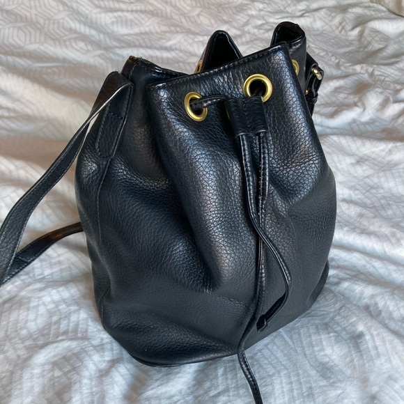 old navy // black bucket bag - Picture 1 of 3
